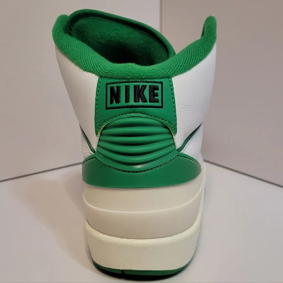 Air Jordan 2 Retro - Picture 6 of 9